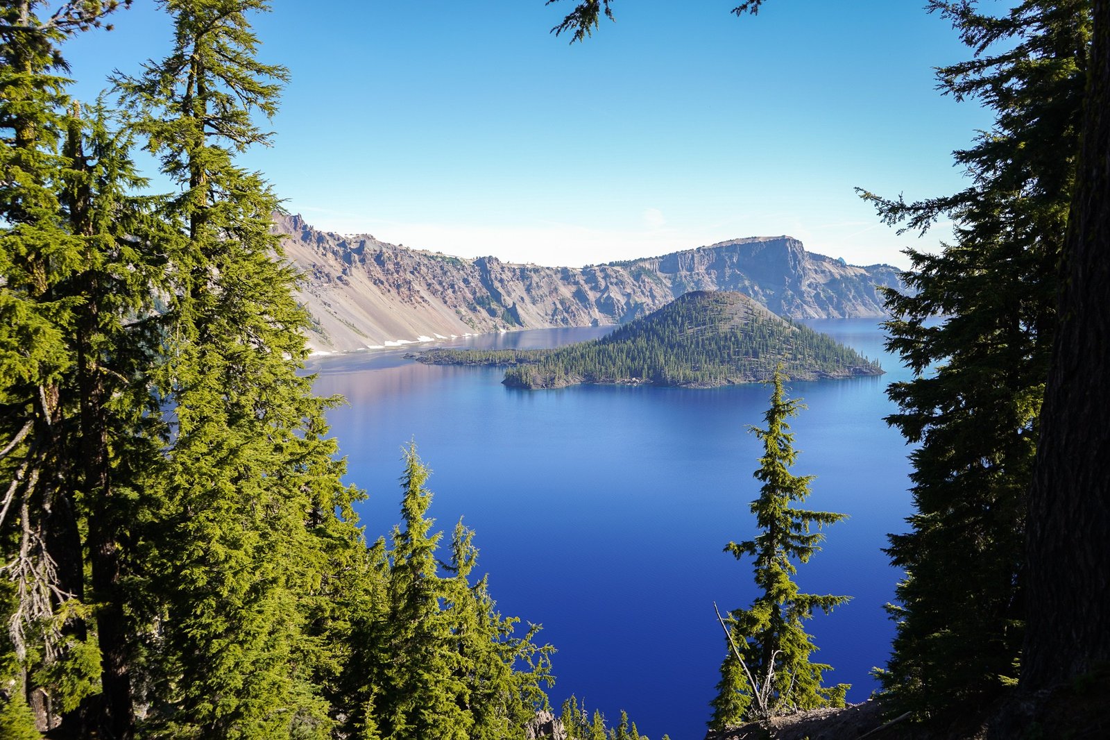 crater lake national park in oregon