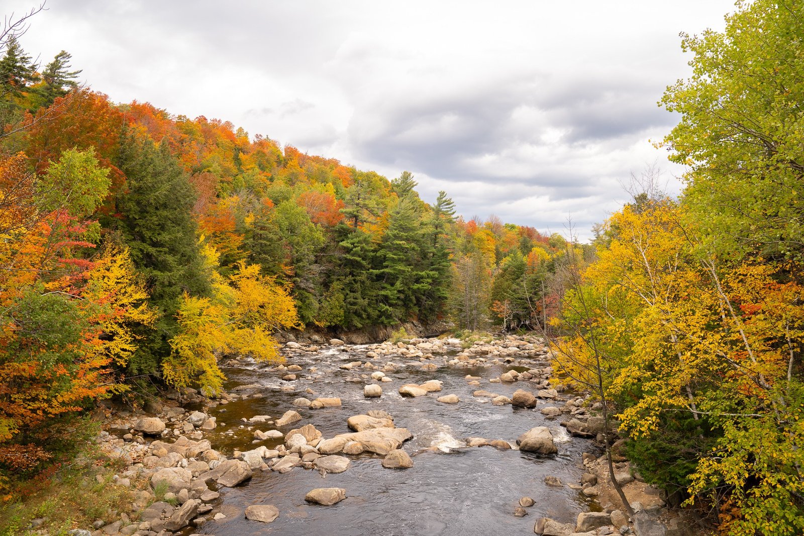 White mountains in new york in the fall